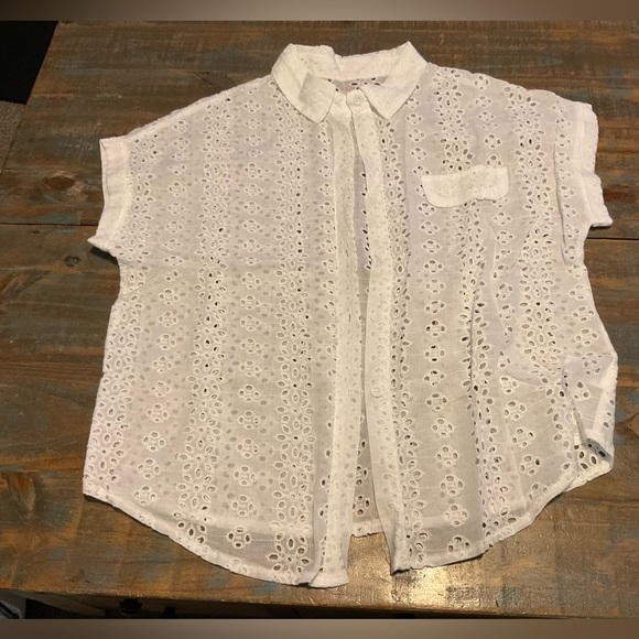 L SHEIN White Eyelet Batwing Buttondown Top - Picture 1 of 4